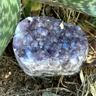 Amethyst cluster 1.6kg - Image 2