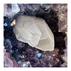 Alternative view of Géode d'améthyste 13,3kg avec cristallisation de calcite