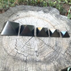 Alternative view of Pyramide en shungite de 3cm à 7 cm