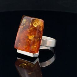 Bague en ambre rectangulaire réglable