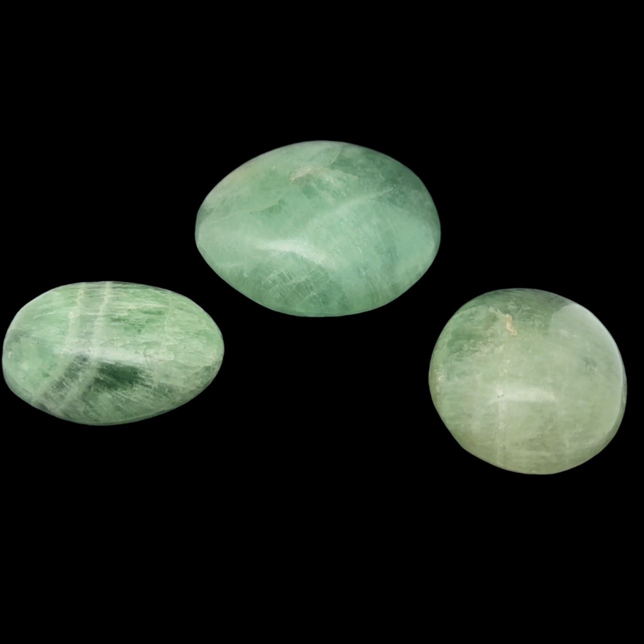 Green fluorite pebbles 3 to 6 cm