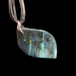 Alternative view of Grand pendentif en labradorite et argent 925