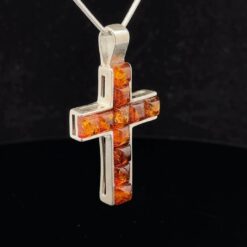 Alternative view of Pendentif croix ambre et argent 925