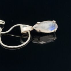 Alternative view of Petit pendentif goutte en pierre de lune et argent 925