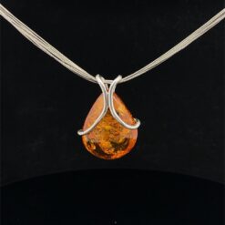 Alternative view of Grand pendentif Goutte en ambre et argent 925