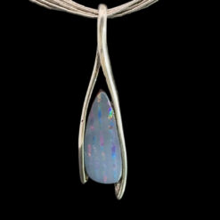 Alternative view of Pendentif en opale bleu gris et argent 925