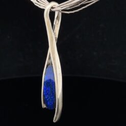 Alternative view of Pendentif en opale bleu nuit et argent 925