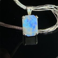 Alternative view of Pendentif rectangulaire en pierre de lune et argent 925
