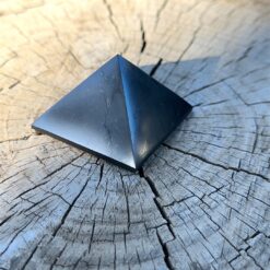 Pyramide en shungite de 3cm à 7 cm