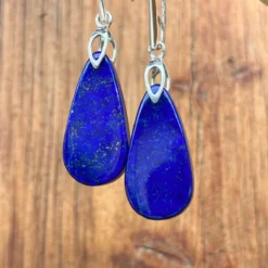 Alternative view of Boucles d'oreilles goutte en lapis lazuli de qualité supérieure et argent 925