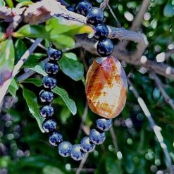 Alternative view of Bracelet en shungite 8mm et oeil de tigre