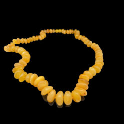 Alternative view of Collier perles boutons en Ambre jaune