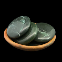 Galet en jade néphrite 4,5-5cm