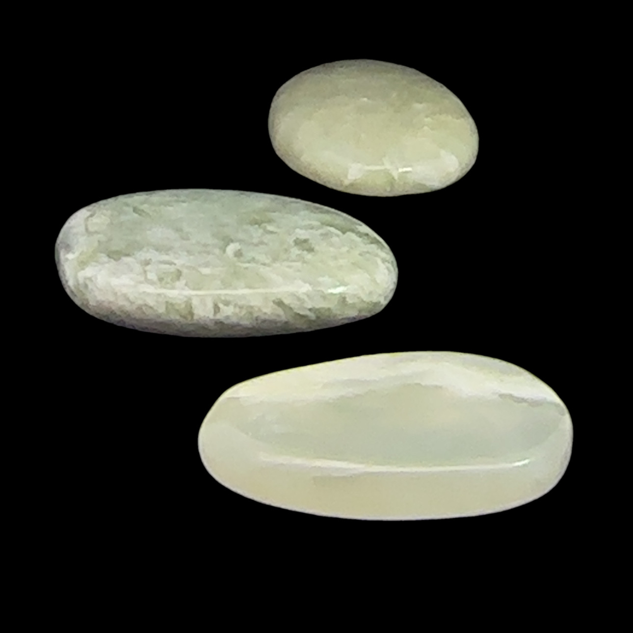 Chinese jade pebble 5 cm - Image 2