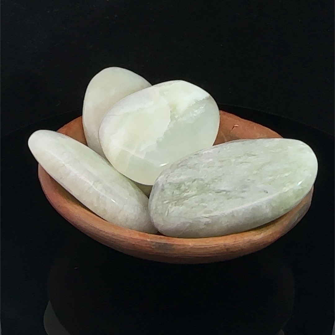 Chinese jade pebble 5 cm