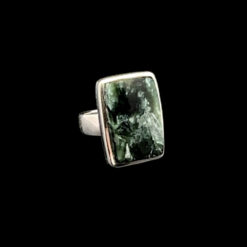 Alternative view of Bague rectangulaire en argent 925 et séraphinite Taille 60