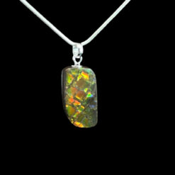 Alternative view of Pendentif forme libre en ammolite