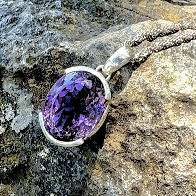 Oval faceted amethyst and silver pendant 20 x 15 mm - Image 3