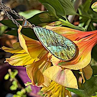 Raw labradorite teardrop pendant in 925 silver