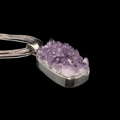 Alternative view of Pendentif ovale en cristaux d'améthyste et argent  35x22mm