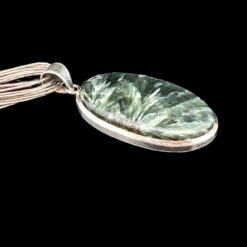 Alternative view of Pendentif ovale en argent 925 et séraphinite