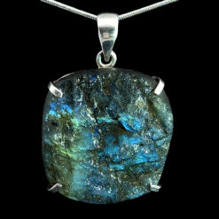 Alternative view of Pendentif carré en labradorite brute et argent 925