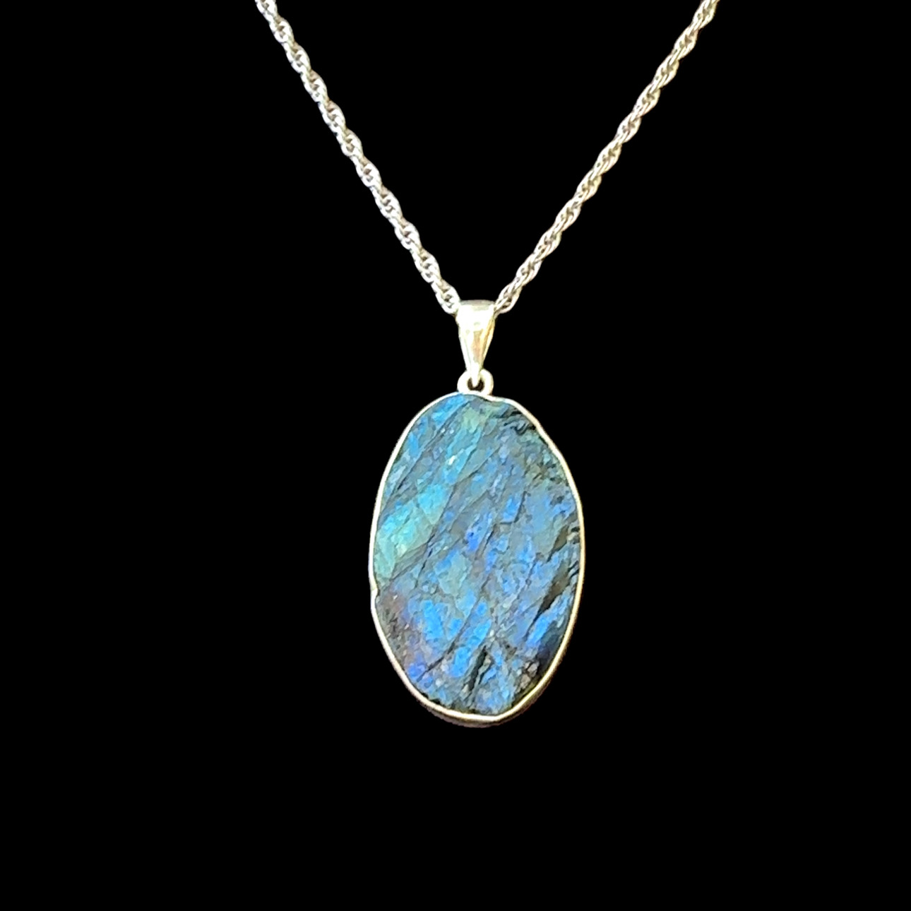 Oval raw labradorite and sterling silver pendant - Image 3