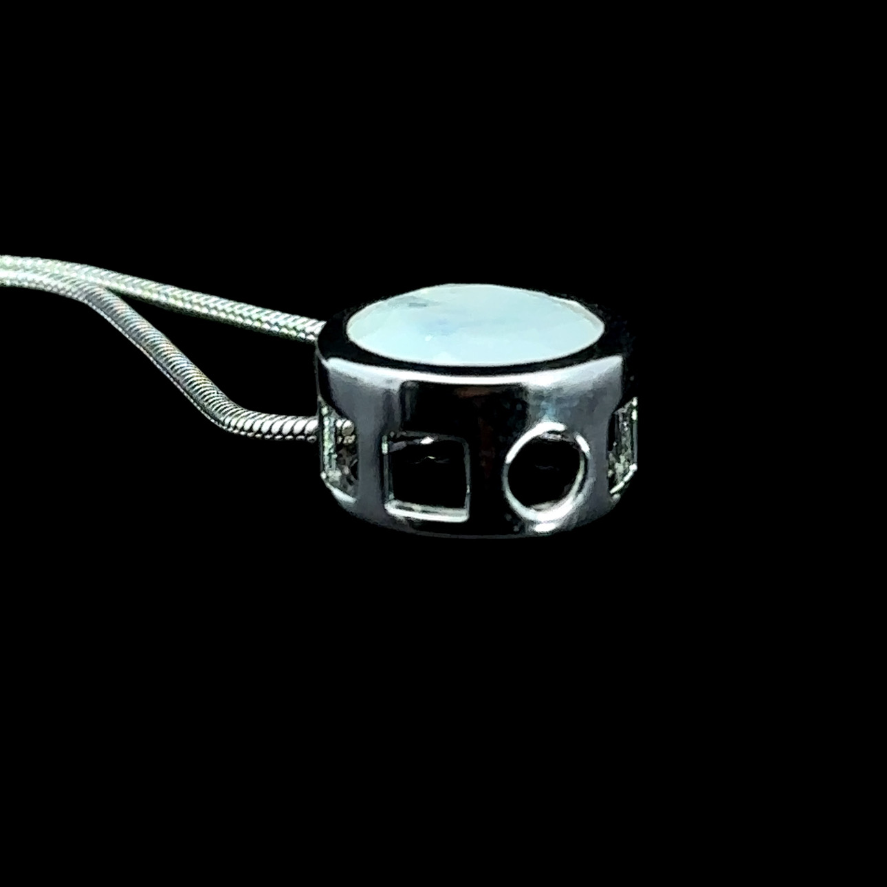 Faceted round moonstone and rhodium-plated silver pendant - Image 2