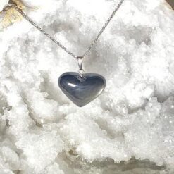 Alternative view of Pendentif coeur en obsidienne argentée