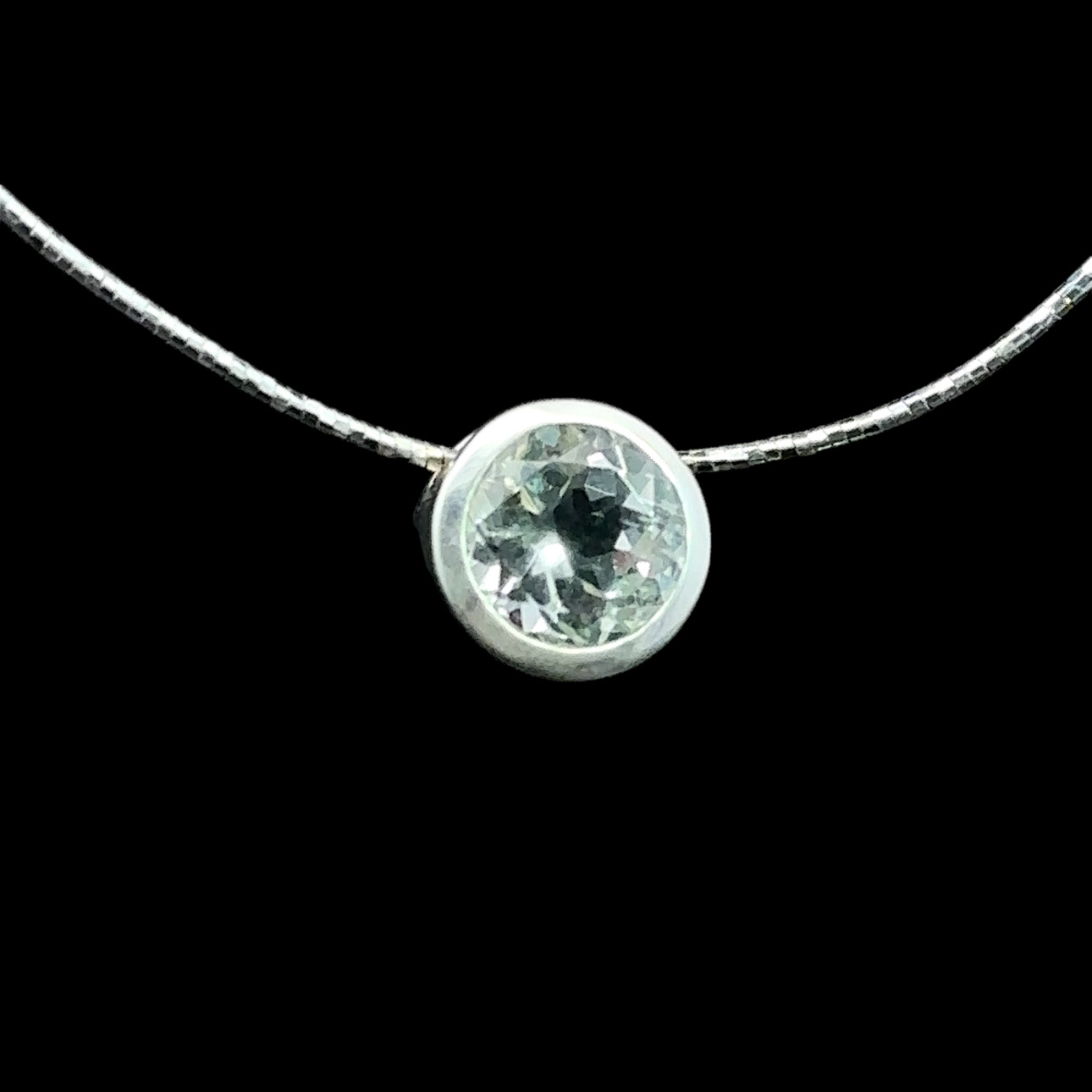 Faceted round white topaz and rhodium-plated silver pendant - Image 3