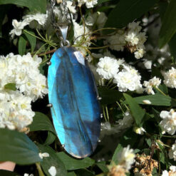 Alternative view of Grand pendentif ovale en labradorite et argent 925