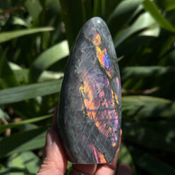 Alternative view of labradorite violette polie 230g