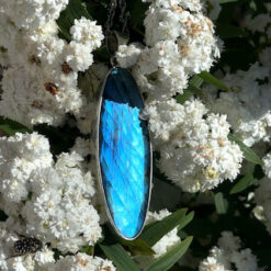 Pendentif ovale en labradorite polie et argent 925