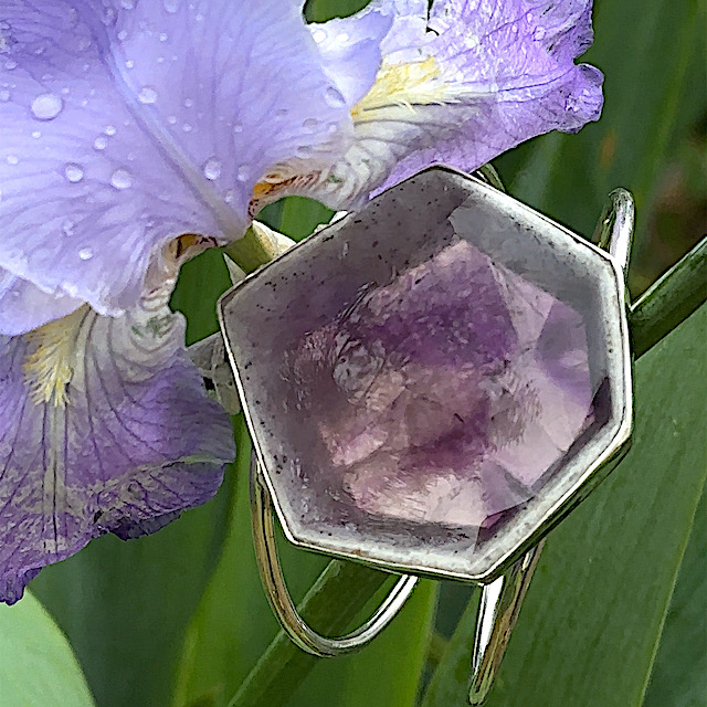 Adjustable rhodium-plated silver bangle with trapiche amethyst - Image 2