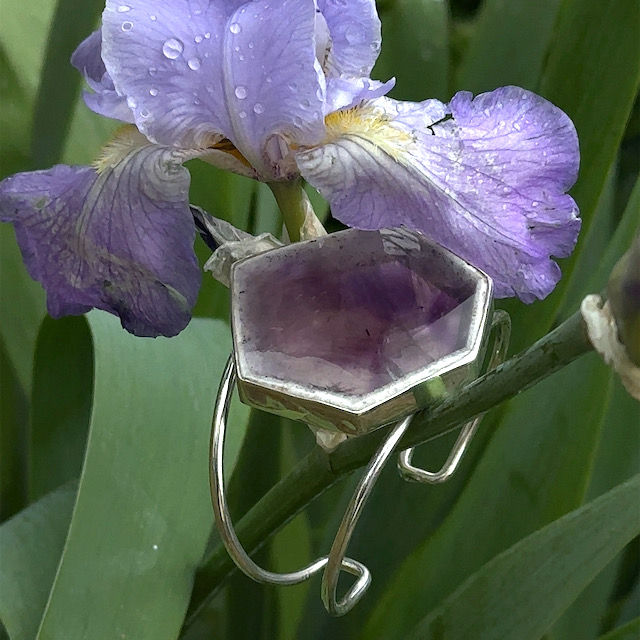 Adjustable rhodium-plated silver bangle with trapiche amethyst - Image 4