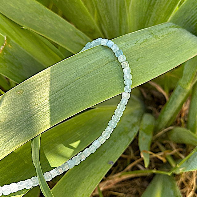 Aquamarine necklace with faceted square beads - Image 6