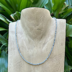 Alternative view of Collier en labradorite facettée perles rondes