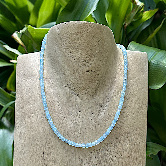 Aquamarine necklace with faceted square beads - Image 2