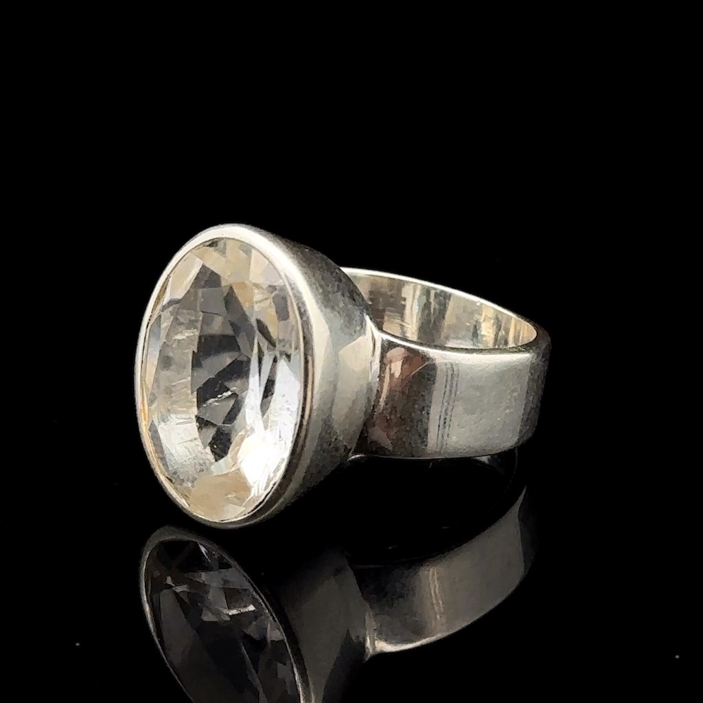 Oval faceted rock crystal ring Size 57 - Image 6