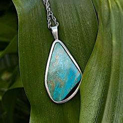 Alternative view of Pendentif forme libre en turquoise et argent 925