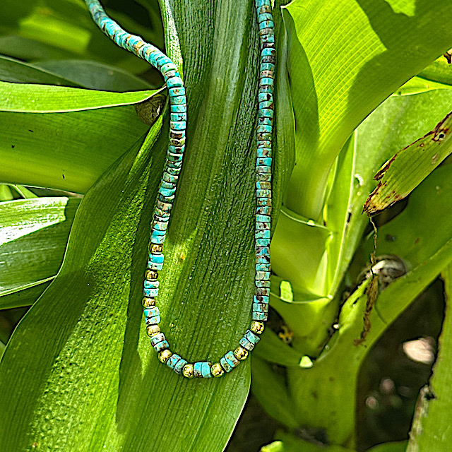 Turquoise and gold bead necklace - Image 3