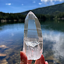 Alternative view of Pointe de quartz lémurien 15,5cm