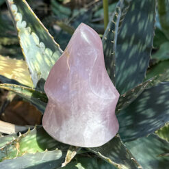 Alternative view of Quartz rose poli forme flamme