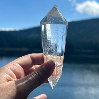 Vogel double-terminated 12-facet clear quartz point 11 cm - Image 2