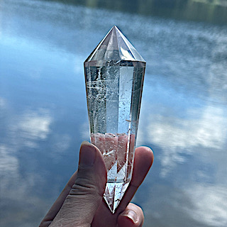 Vogel double-terminated 12-facet clear quartz point 11 cm - Image 6