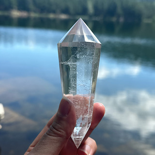 Vogel double-terminated 12-facet clear quartz point 11 cm - Image 3
