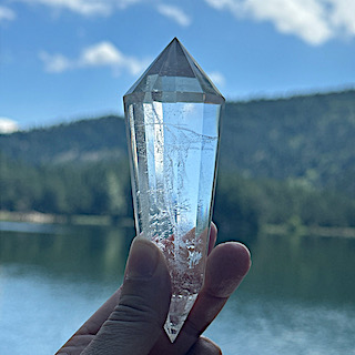 Vogel double-terminated 12-facet clear quartz point 11 cm - Image 4