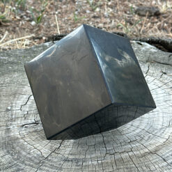 Cube de shungite avec coin coupé 10cm