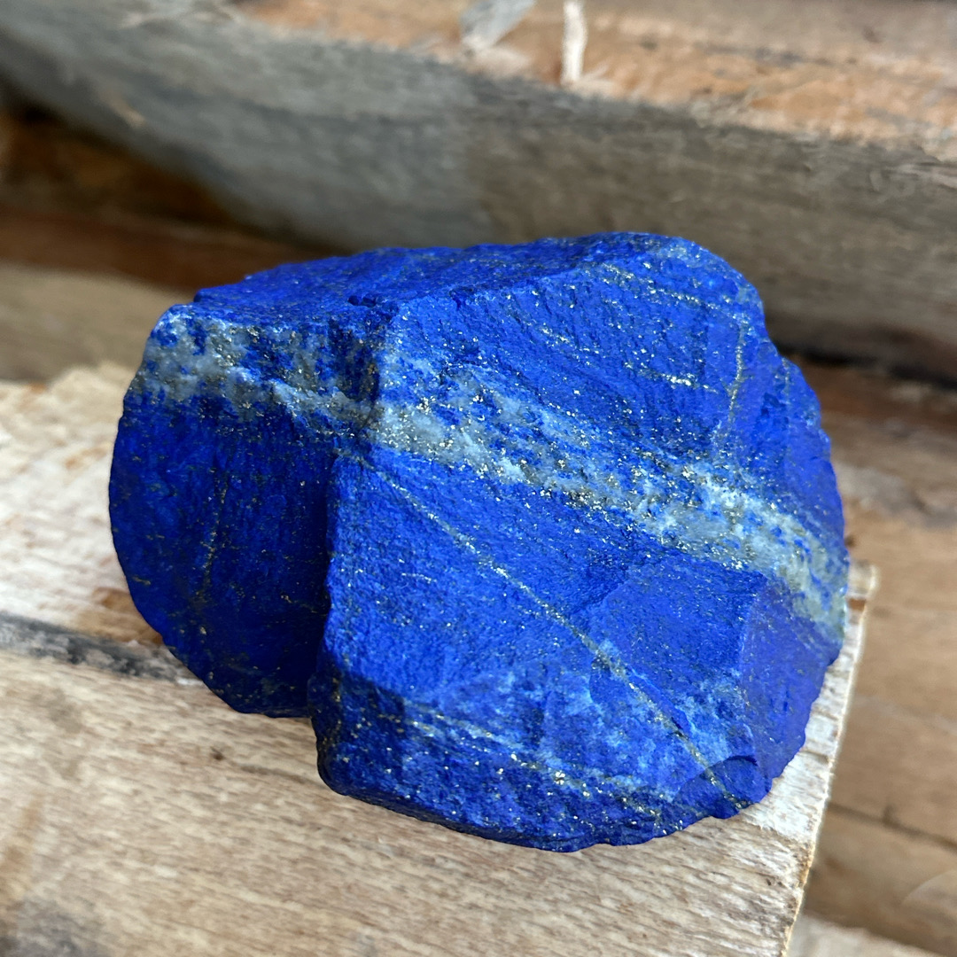 Raw AAA-grade lapis lazuli