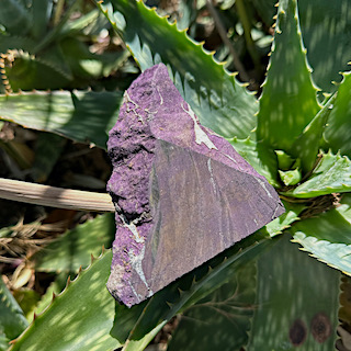 Semi-polished Purpurite 524 g - Image 3